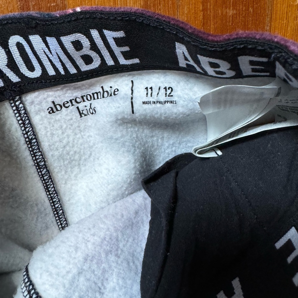 Abercrombie pants - Picture 2 of 3